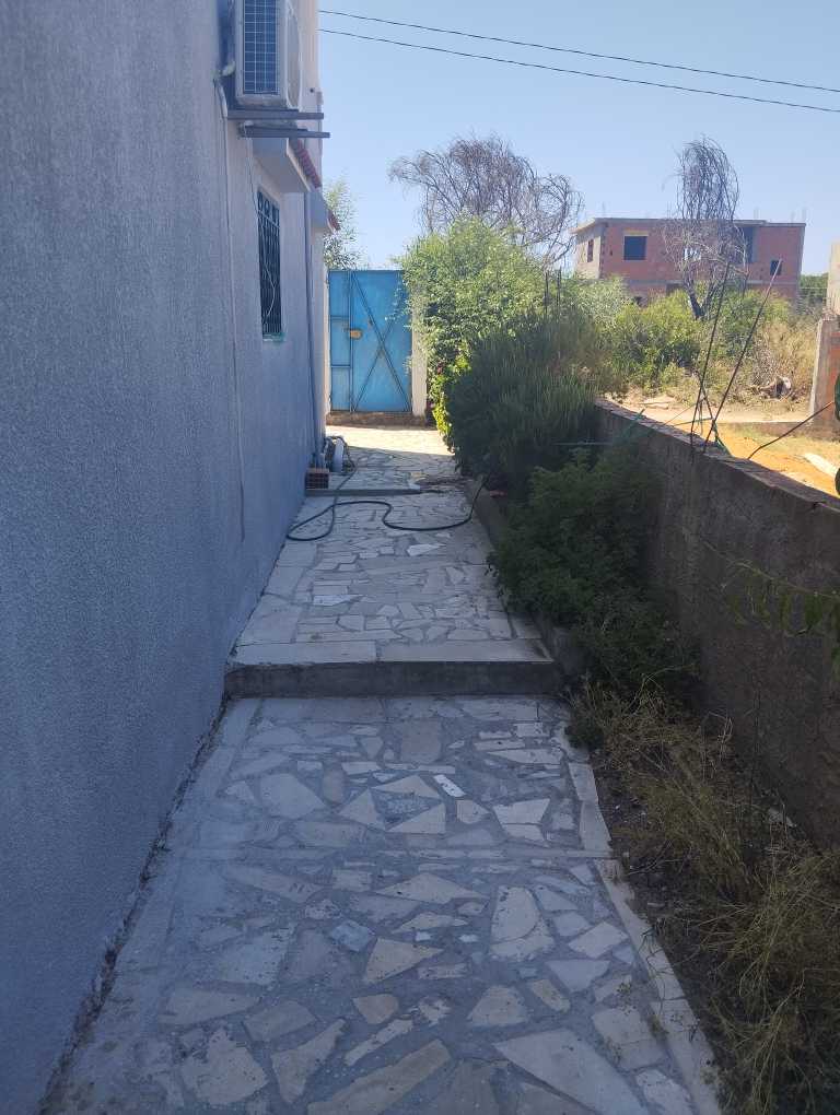 Photo 1 of 6
