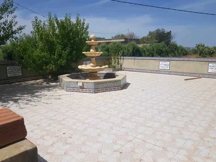 Photo 1 of 5