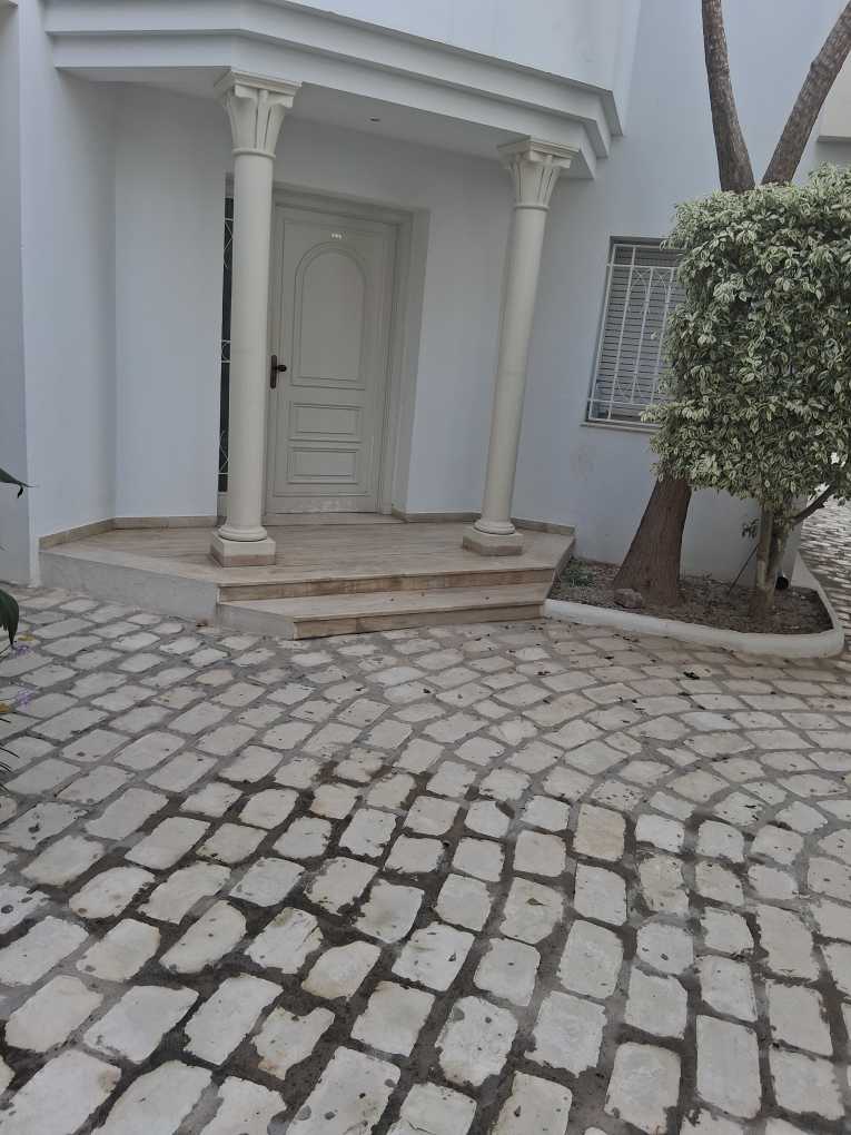 Photo 1 of 7