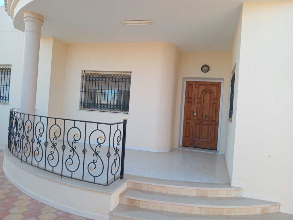 Photo 1 of 6