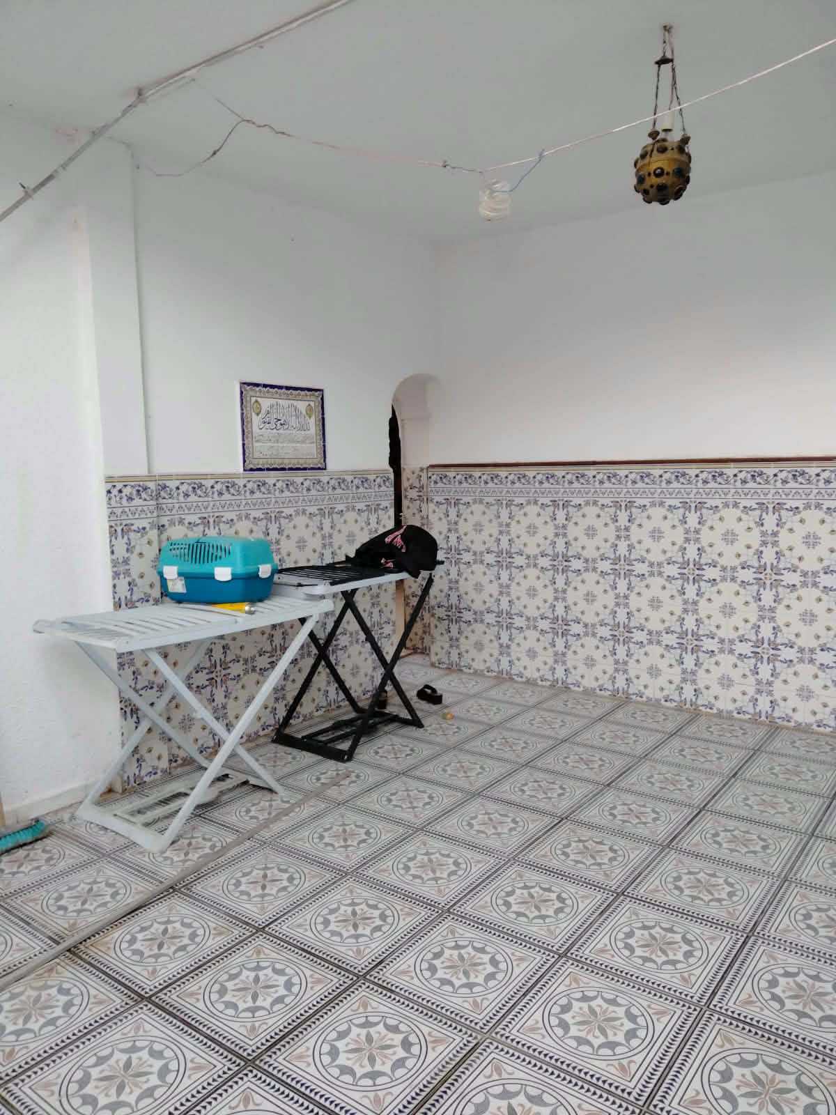 Photo 1 of 5