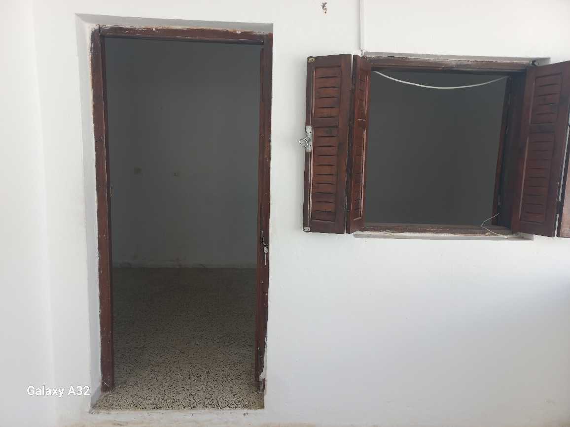 Photo 1 of 6