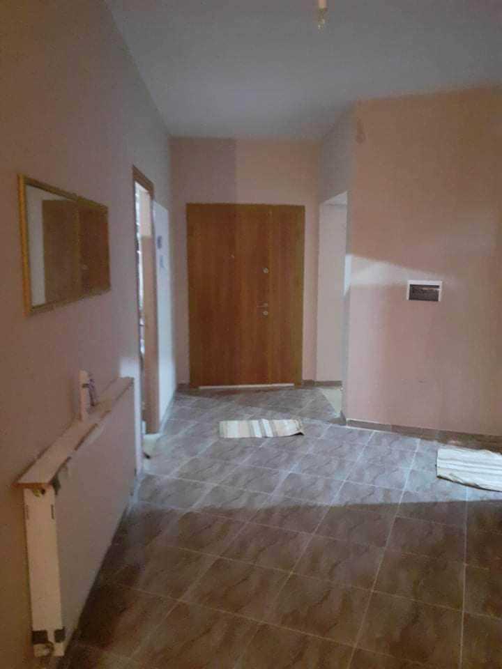Photo 1 of 7